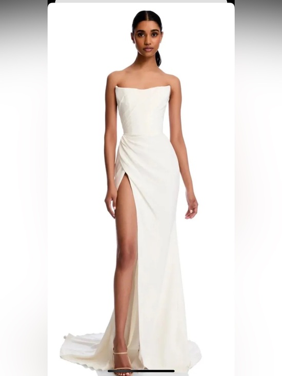 Chosen By Kyha Dresses & Skirts - Choosen By Khya Spencer
Wedding Gown Strapless white